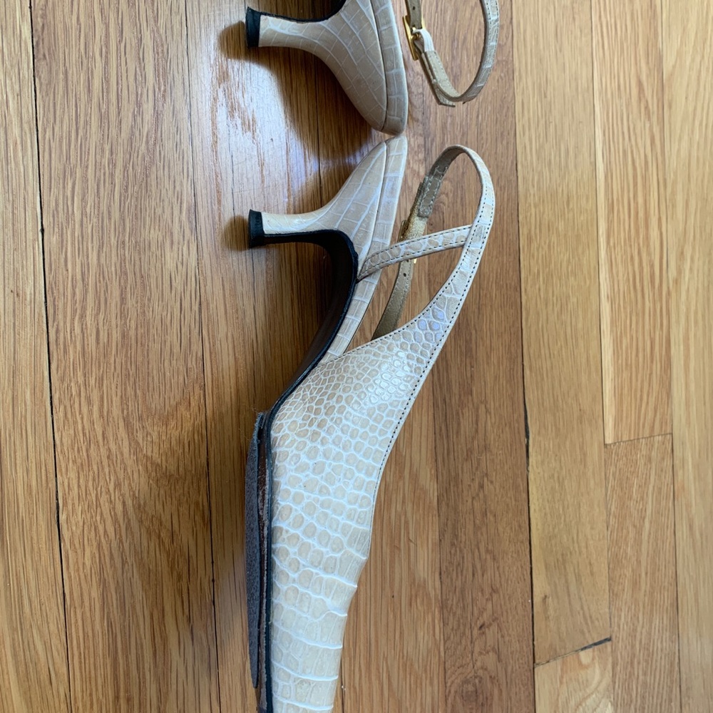 Stuart Weitzman - Picture 2 of 3